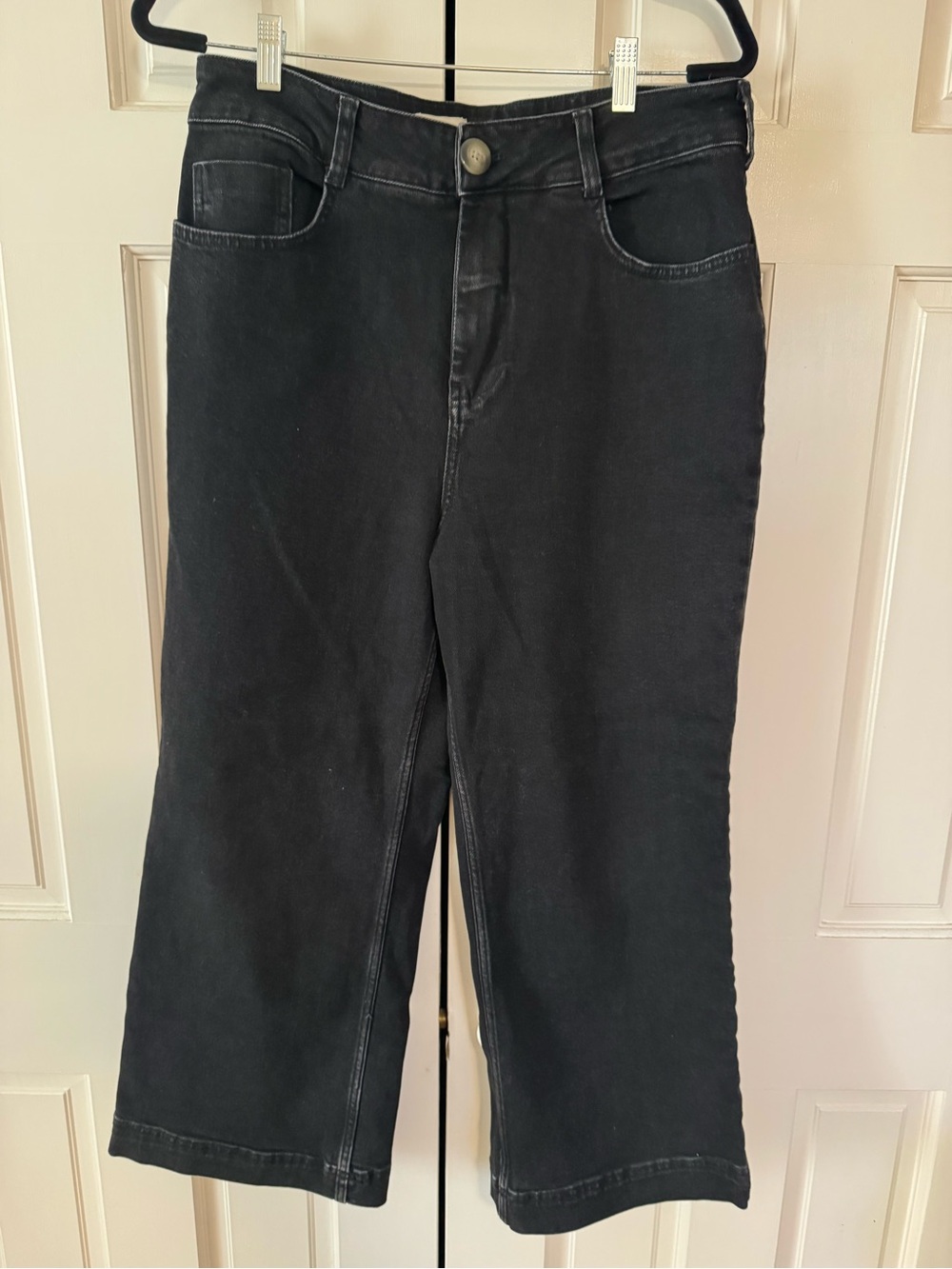 Pilcro Black Wide-Leg Cropped Jeans